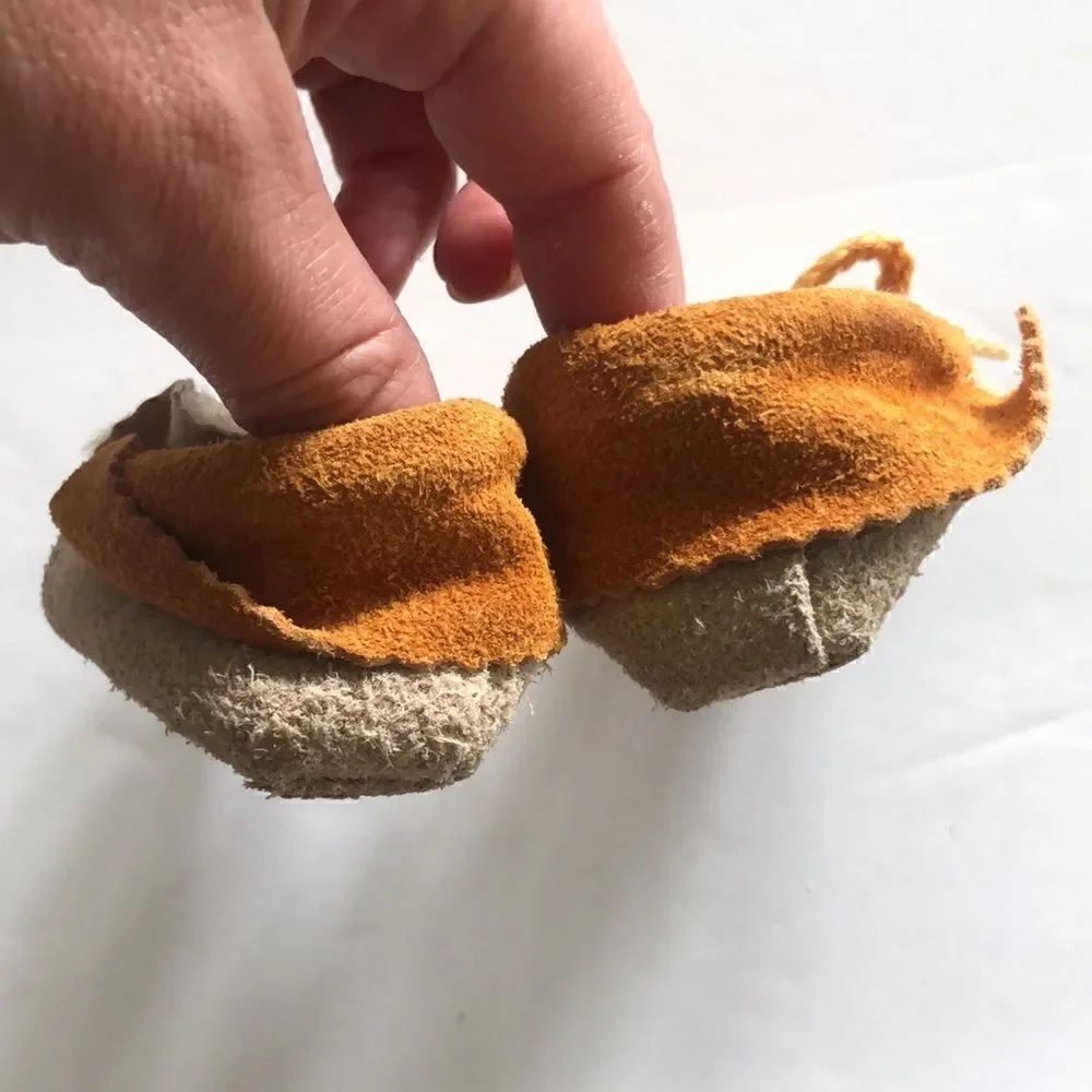 Baby moccasins leather, fur, wool size 6-12 months 4.5 inches long